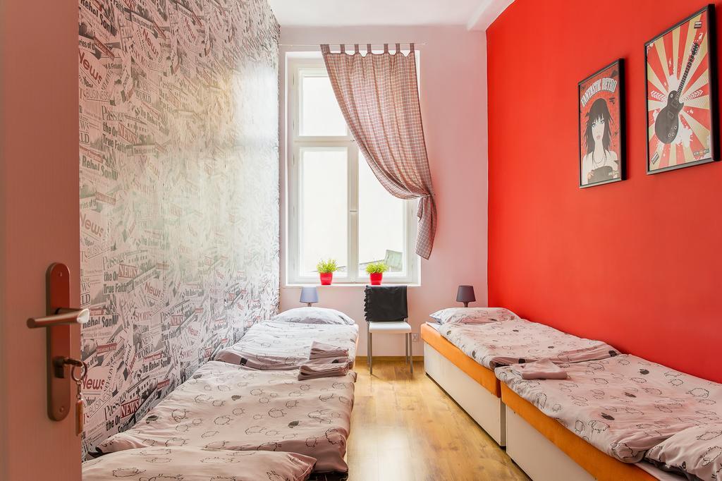 Retro Hostel بوزنان الغرفة الصورة