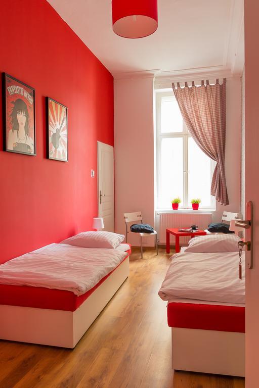 Retro Hostel بوزنان الغرفة الصورة