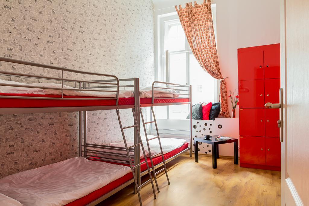 Retro Hostel بوزنان الغرفة الصورة