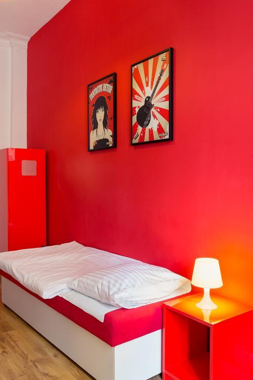 Retro Hostel بوزنان الغرفة الصورة